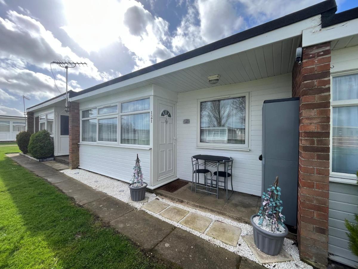 Signature, Scratby - Two Bed Chalet, Sleeps 7, Free Wi-Fi, Bed Linen And Towels Included, Pets Welcome And Onsite Entertainment Available Exteriér fotografie